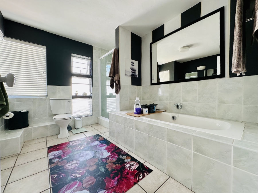 4 Bedroom Property for Sale in Vermont Western Cape